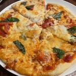 カフェ&バル 終日キラク - pizzaマルゲリータ