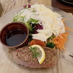 Taverna Hamburg - 常陸牛のレアレアハンバーグ　レギュラー150g、サラダシーザーサラダに変更