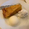 喫茶室ルノアール - 信州産アップルパイ バニラアイス・ホイップクリーム添え(680円)