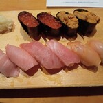 Sushi Uogashi Nihonichi - 大トロ　中トロ　赤貝　イクラ　ウニ