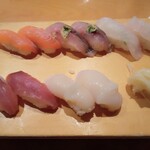 Sushi Uogashi Nihonichi - 生サーモン　鯵　真鯛　はまち　ホタテ