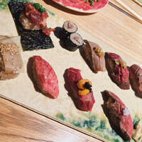 肉寿司 肉和食 KINTAN コレド室町 - タンの昆布締め、大トロ、赤身？雲丹キャビアのせ、ローストビーフ、ユッケ、レバーの巻物、タンのネギダレ、ハラミのネギダレ、ハツだったと思います