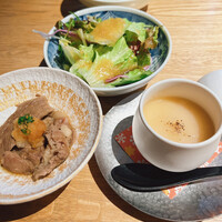 肉寿司 肉和食 KINTAN コレド室町 - スジ肉の煮込み、聖護院かぶらの茶碗蒸し、サラダ