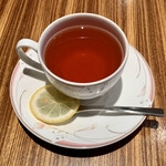 ルウエスト - ボロネーゼスパゲッティ ¥1,100 の紅茶（レモン）