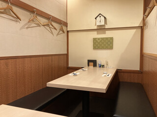 Kisetsu Ryouri To Jizake Yuu - 内観　個室風のテーブル席
