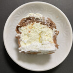 アンジェリーナ - 断面。ねっとりマロンクリーム。ふわふわ軽い生クリーム。底にサクサクメレンゲ。