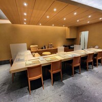 すし みむろ - 店内はカウンター８席