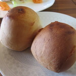 S - パンまたはライスから選べます（各ランチに共通）