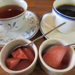 S - ドリンクとデザート（紅玉のコンポート）