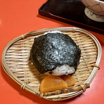 はつ花 - おにぎり1個¥200。