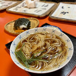 はつ花 - スープは濃口でシッカリ。