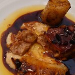 ベルエキップ - このフォアグラはトロットロに
      円やかな旨味が口の中に広がる❕
      
      このフォアグラと
      ベイクドバナナが絶妙でいい組み合わせなんだけど