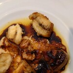 ベルエキップ - シェフさん曰く
      鰻のムースが無いと味わいの手を繋がない
      
      3人友達がいて
      1人の友達が消えたら2人だけだと話が続かない
      
      鰻のムースはそのフォアグラとバナナを
      『繋ぐ』役割をしてるらしい