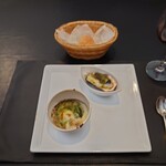 ベルエキップ - ○牡蠣のグラタンのコンテンポラリーとクラッシック
      クラッシックで昔ながらの
      ソースが美味しい牡蠣のグラタンです
      
      コンテンポラリーは牡蠣と
      下にマッシュポテト
      大葉とバターを載せたグラタン