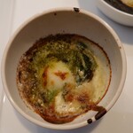 ベルエキップ - コンテンポラリーは牡蠣とオリーブオイル、バターで
      焼かれてる牡蠣の味わいがガッツリと来る味わい。
      今回のはいい意味での牡蠣の磯臭さも味わえる。