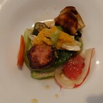 ベルエキップ - 焦がしバターとチーズの厚みある旨味が野菜に足されて
      野菜を食べるのが全く苦にならないどころか
      これも野菜がメイン料理のように
      旨く食べられるよねえ❕