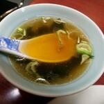 新シン - いつものスープが添えられる