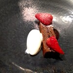 ル・ヴァンキャトル - デセール（カシスのテリーヌショコラ？）