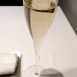 ル・ヴァンキャトル - シャルドネと何かの泡（ブラン・ブラン）