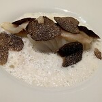ル・ヴァンキャトル - 1ヵ月熟成クエ　白菜・芽キャベツ・下仁田葱のクリーム煮、黒トリュフ