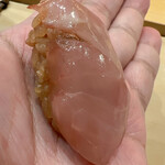 鮨 しゅん輔 - 藁で燻した長崎の金目鯛