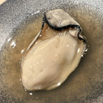 鮨 しゅん輔 - 煮牡蠣です。牡蠣出汁の葛粉餡かけ。大船渡産です