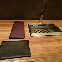 焼肉うしごろ 新宿三丁目店 - カウンター席の様子です。