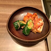 焼肉うしごろ 新宿三丁目店 - キムチ盛り合わせです。