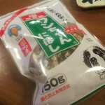 Shina Soba Shimmen - 番外編の写真・これは犬用の煮干しですが塩分を完全に抜いて内臓も処理した人が食べるのより高価な煮干しです。試しに食べてみたら・・・旨いよ(^^;
