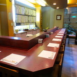 若駒 - 落ち着いたカウンター席