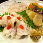 若駒 - 刺し盛り（ウニ・タイラギ・細魚・鱧の湯引き）