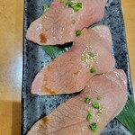 Sumibiyakiniku Ushi Waka - 肉寿司