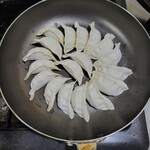 お持ち帰り生餃子専門店 近江餃子 - 料理写真:並べました