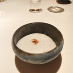 AZUR et MASA UEKI - 稲見鶏卵と原木しいたけ、ナッツを栗のスープのカプチーノ仕立てで