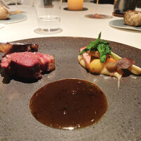 AZUR et MASA UEKI - 能登猪、昆布締めにして藁焼きにしたものと、猪の照り焼き、五郎島金時、冬野菜 (藁焼きの薫香が赤ワインと合います)