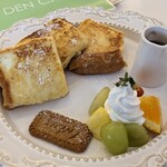 DEN CAFE - 