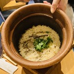 Obanzai Aburiyaki Sake Nana - 牡蠣と堀川ごぼうの土鍋飯