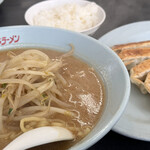 くるまやらーめん 新発田バイパス店 - 味噌ラーメンとサービスの餃子&ライス