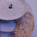 インディアンレストラン西麻布 by KENBOKKE - スナックと一緒にライタでスタート。おつまみによい！