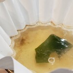 末広寿司 - 春ワカメは色が鮮やかな緑色に❗