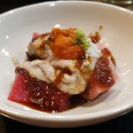 末広寿司 - ◆本マグロの赤身と中トロとウニと自然薯をにんにく醤油で