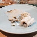 末広寿司 - ◆穴子(対馬産)の刺身、タタキ(梅塩)と左が皮