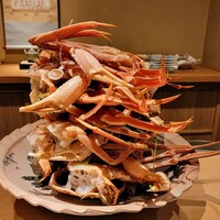 富小路 やま岸 - カニタワー、松葉ガニのタグは香住漁港の福本船長みたい
