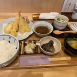 Shokudonya Kaku - 天ぷら定食８００円。