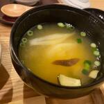 Shokudonya Kaku - 汁椀はサツマイモや人参等の野菜のたっぷり入った味噌汁です。