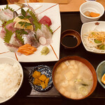 亜麻色 - 料理写真:活魚の刺身定食＝1800円