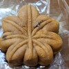木村屋 - 紅葉饅頭【レーズン】(税込130円)
普段だと、餡入りを食べることが殆どですが、他ではあまり無いレーズンをオススメされたので、食べてみることに。