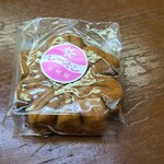 Kimuraya - 紅葉饅頭【レーズン】(税込130円)
                        1980年にB&Bが漫才ブームの中で紅葉饅頭をネタに盛り込み、大々的に使った事から日本全国で認知され、様々なお店で色々な味わいの紅葉饅頭が開発されました