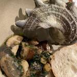 たまとり - サザエのアヒージョ？かな