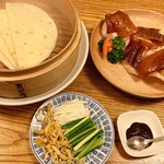 恵泉 - 麺点師の鄭さんおすすめコース 1人 7150円
            北京ダックと春餅